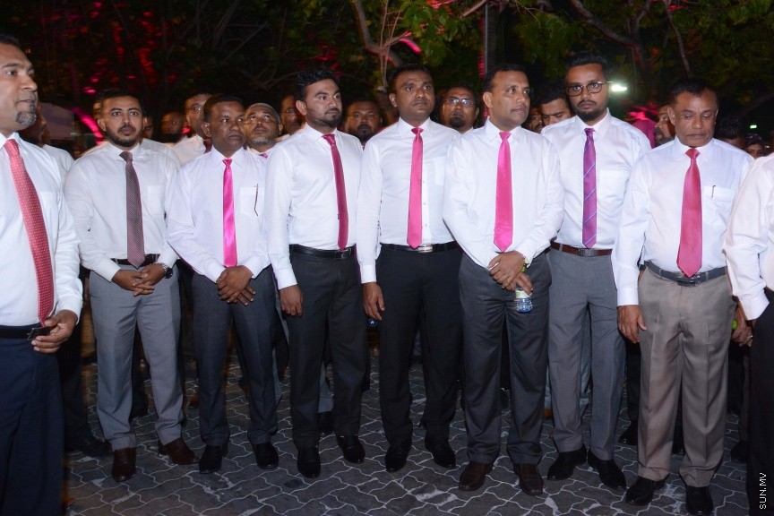 ފެބްރުއަރީ 9، 2017:  ޕީޕީއެމްގެ އާ އޮފީސް ހުޅުވުމަށް ހ. ހުރަފައިގައި ބޭއްވި ހާއްސަ ރަސްމިއްޔާތުގެ ތެރެއިން -- ސަން ފޮޓޯ/ ފަޔާޒު މޫސާ