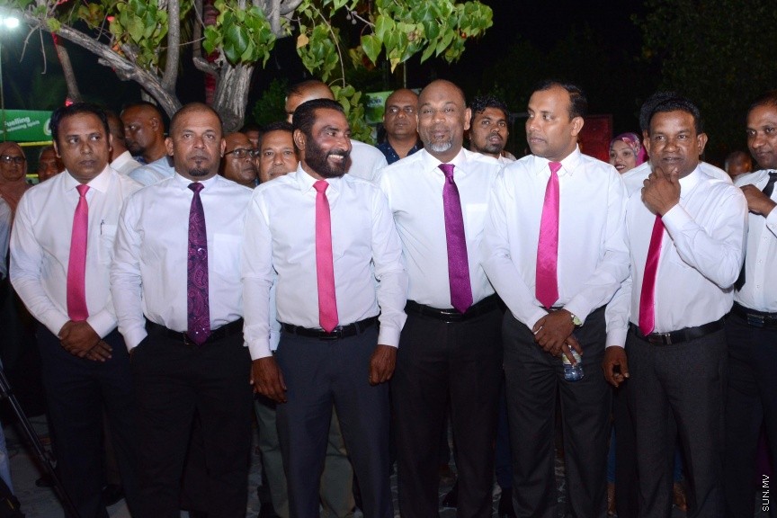 ފެބްރުއަރީ 9، 2017:  ޕީޕީއެމްގެ އާ އޮފީސް ހުޅުވުމަށް ހ. ހުރަފައިގައި ބޭއްވި ހާއްސަ ރަސްމިއްޔާތުގެ ތެރެއިން -- ސަން ފޮޓޯ/ ފަޔާޒު މޫސާ