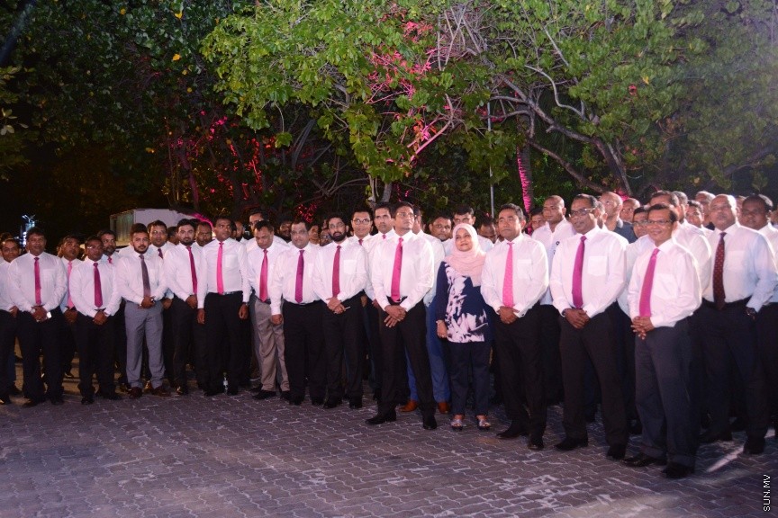 ފެބްރުއަރީ 9، 2017:  ޕީޕީއެމްގެ އާ އޮފީސް ހުޅުވުމަށް ހ. ހުރަފައިގައި ބޭއްވި ހާއްސަ ރަސްމިއްޔާތުގެ ތެރެއިން -- ސަން ފޮޓޯ/ ފަޔާޒު މޫސާ