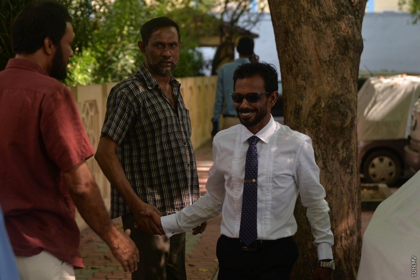 27 މާޗް 2017: މިއަދުގެ މަޖްލީޙުގެ ޖަލްސާގައި ބައިވެރިވެވަޑައިގަންނަވާ ބައެއް މެންބަރުން މަޖިލިސް ގޯތިތެރޭ---ސަން ފޮޓޯ/ މުހައްމަދު އަފްރާހް