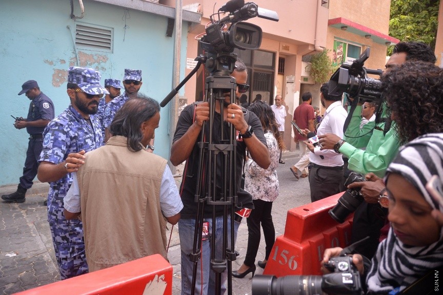 27 މާޗް 2017: މަޖިލިސް ކައިރިން މީޑިއާ ދުރުކުރަނީ--ސަން ފޮޓޯ/ މުހައްމަދު އަފްރާހް