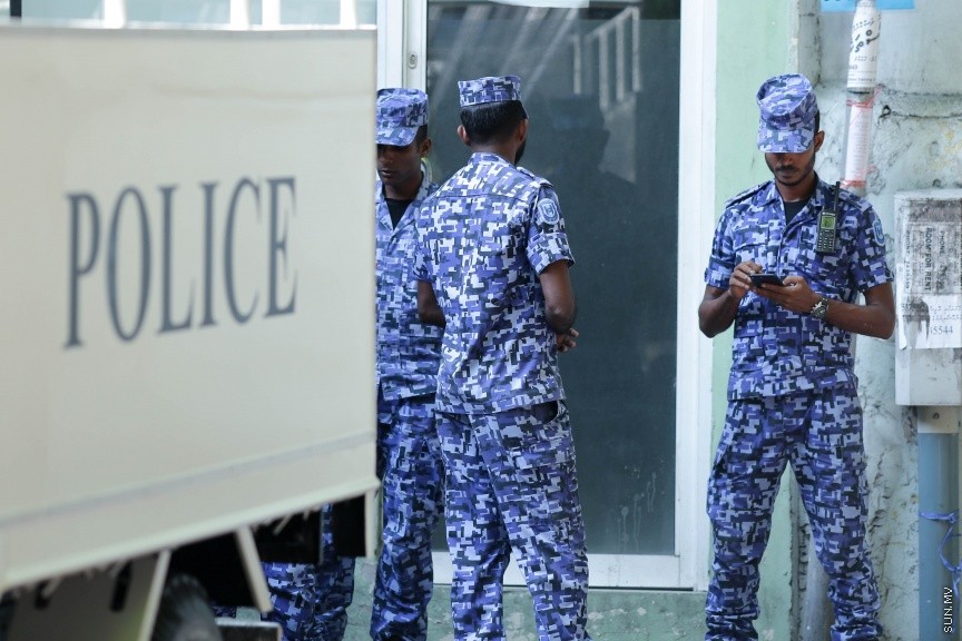 27 މާޗް 2017: ފުލުުހުން މަޖިލީސް ކުރާގެ ކައިރީ ހަރާކާތްތެރިވަނީ---ސަން ފޮޓޯ/ ފަޔާޒު މޫސާ