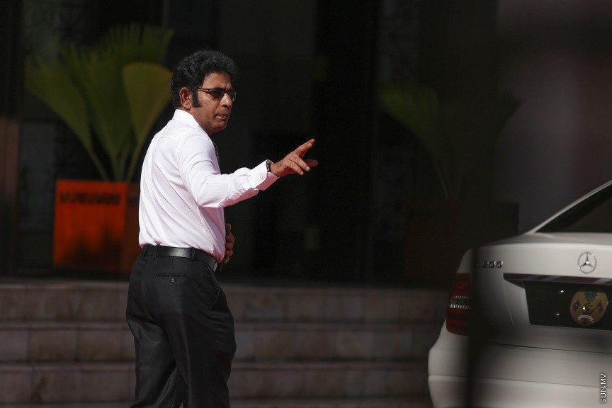 27 މާޗް 2017: މިއަދުގެ މަޖްލީޙުގެ ޖަލްސާގައި ބައިވެރިވެވަޑައިގަންނަވާ ބައެއް މެންބަރުން މަޖިލިސް ގޯތިތެރޭ---ސަން ފޮޓޯ/ މުހައްމަދު އަފްރާހް