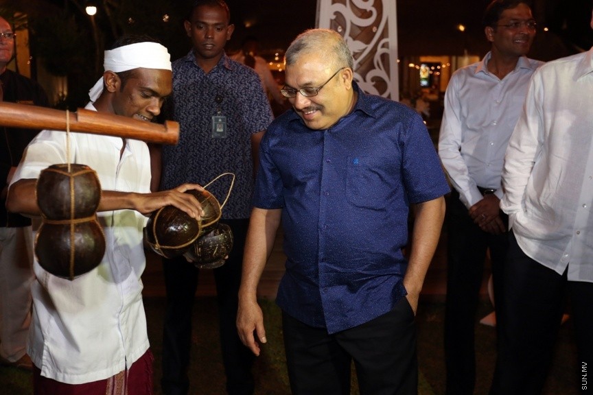 30 މާޗް 2017: ޖުމެއިރާ ވިޓަވެލި އައިލެންޑް ރިޒޯޓްގެ ރޯޔަލް ރެޒިޑެންސް ރައީސުލްޖުމްހޫރިއްޔާގެ ނައިބު ހުޅުއްވައިދެއްވުން---ފޮޓޯ ރައީސް އޮފީސް