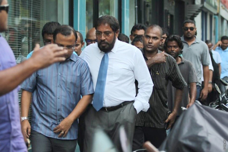 އޭޕްރީލް 12، 2017: ޖުމްހޫރީ ޕާޓީގެ ލީޑަރު   ގާސިމް އިބްރާހިމް ބަންދުގައި ބަހައްޓަން ކްރިމިނަލް ކޯޓުން ކުރި އަމުރު، އިސްތިއުނާފް ކުރުމަށް ހައި ކޯޓުގައި ބޭއްވި ސަރިއަތަށް ގާސިމް ހާޒިރުކުރުން: ހައި ކޯޓުން ވަނީ ގާސިމް ދޫ ކޮއްލުމަށް އަމުރު ކޮއްފައި -- ސަން ފޮޓޯ/ ފަޔާޒު މޫސާ