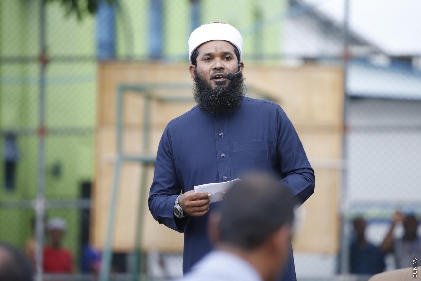 ސެޕްޓެމްބަރ 1، 2017: މާލެގައި ބޮޑު ޖަމާއަތުގައި ކުރެވުނު 1438ވަނަ އަހަރުގެ އަޟްހާ އީދު ނަމާދުގެ ތެރެއިން -- ސަން ފޮޓޯ/ ފަޔާޒު މޫސާ