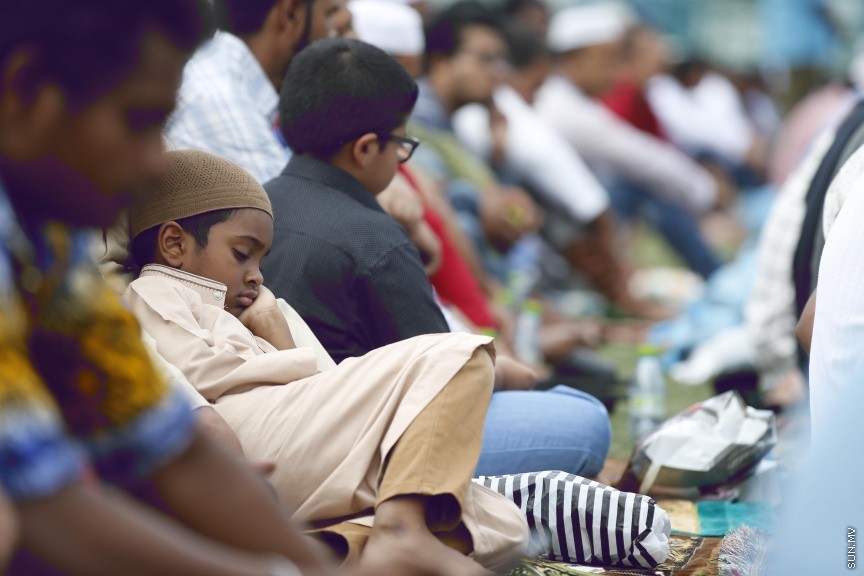 ސެޕްޓެމްބަރ 1، 2017: މާލެގައި ބޮޑު ޖަމާއަތުގައި ކުރެވުނު 1438ވަނަ އަހަރުގެ އަޟްހާ އީދު ނަމާދުގެ ތެރެއިން -- ސަން ފޮޓޯ/ ފަޔާޒު މޫސާ