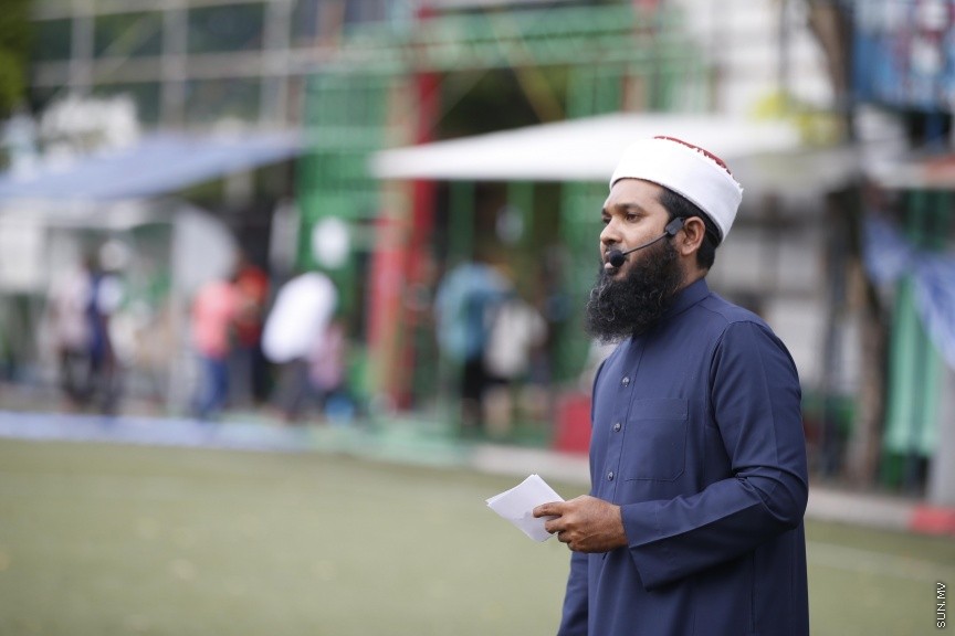 ސެޕްޓެމްބަރ 1، 2017: މާލެގައި ބޮޑު ޖަމާއަތުގައި ކުރެވުނު 1438ވަނަ އަހަރުގެ އަޟްހާ އީދު ނަމާދުގެ ތެރެއިން -- ސަން ފޮޓޯ/ ފަޔާޒު މޫސާ