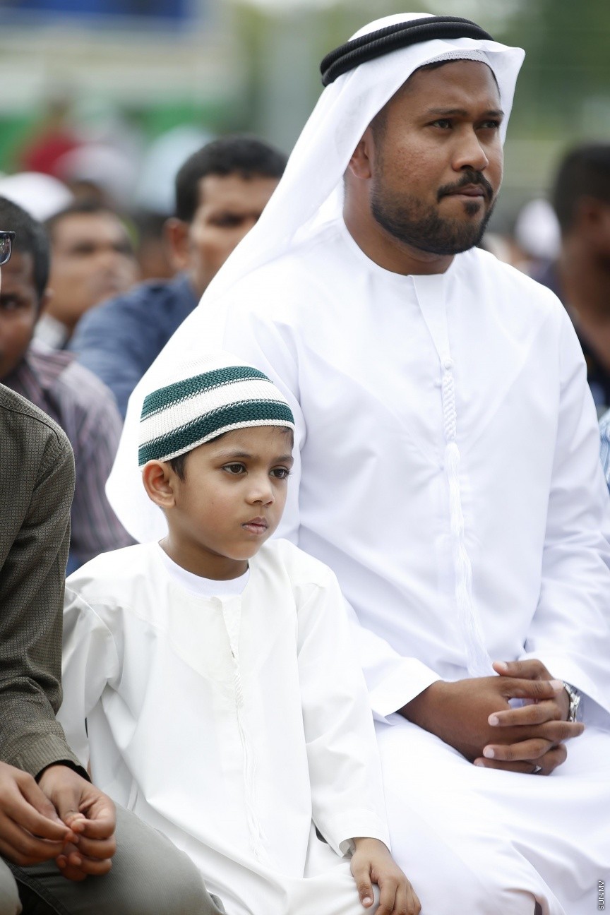 ސެޕްޓެމްބަރ 1، 2017: މާލެގައި ބޮޑު ޖަމާއަތުގައި ކުރެވުނު 1438ވަނަ އަހަރުގެ އަޟްހާ އީދު ނަމާދުގެ ތެރެއިން -- ސަން ފޮޓޯ/ ފަޔާޒު މޫސާ