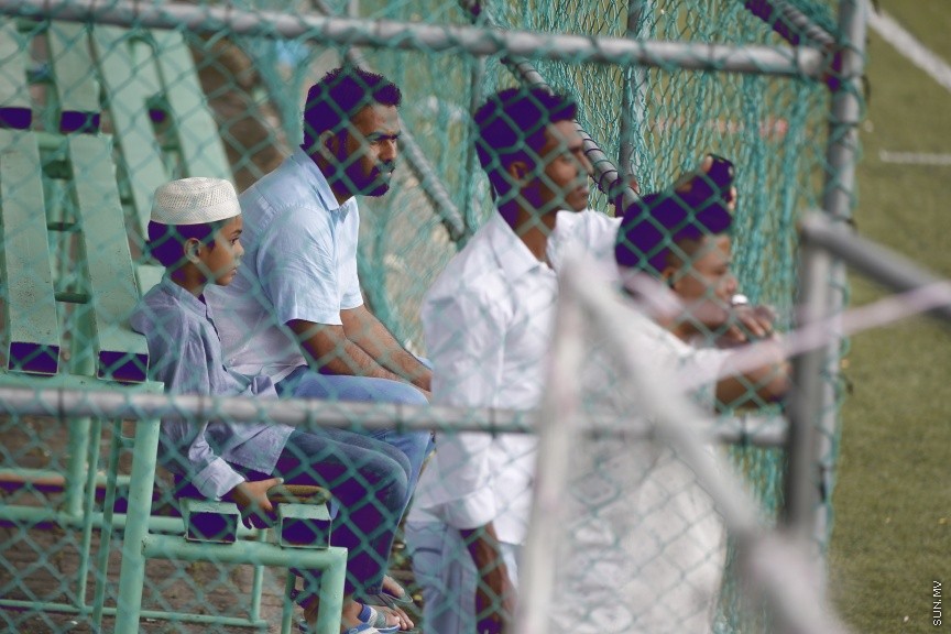 ސެޕްޓެމްބަރ 1، 2017: މާލެގައި ބޮޑު ޖަމާއަތުގައި ކުރެވުނު 1438ވަނަ އަހަރުގެ އަޟްހާ އީދު ނަމާދުގެ ތެރެއިން -- ސަން ފޮޓޯ/ ފަޔާޒު މޫސާ