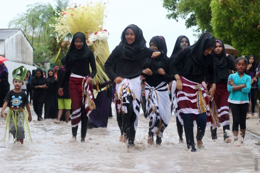 މި އަހަރުގެ އަޟްހާ އީދު ދުވަސް ފާހަގަކުރުމުގެ ގޮތުން ށ. ފުނަދޫގައި ކުރިއަށްގެންދިޔަ ކުޅިވަރުތަކުގެ ތެރެއިން---ސަން ފޮޓޯ/ އިހްތިޝާމް މުހައްމަދު