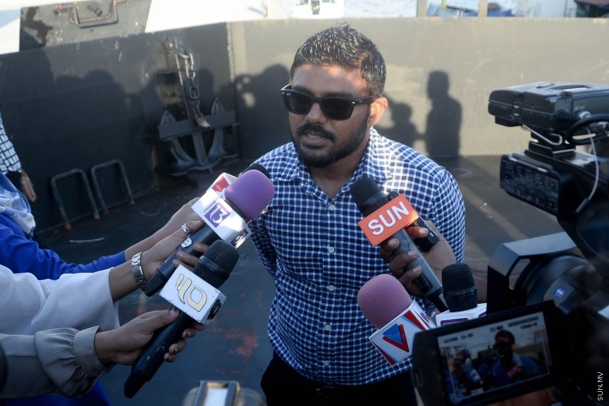  19 ސެޕްޓެމްބަރ 2017: އެމްޓިސީސީގެ ލޮޖިސްޓިކް އޮޕަރޭޝަން އަށް އަލަށް ގެނައި ބާޖާއި ޓަގް ބޯޓް އިފްތިތާހްކުރުން: މިއަދު ތިލަފުށީގައި ބޭއްވި ރަސްމިއްޔާތުގައި ޓަގް ބޯޓާއި ބާޖް އިފްތިތާހް ކޮށްދެއްވީ، އެމްޓީސީސީގެ ސީއީއޯ އިބްރާހިމް ޒިޔަތު---ސަން ފޮޓޯ/ މުހައްމަދު އަފްރާހް