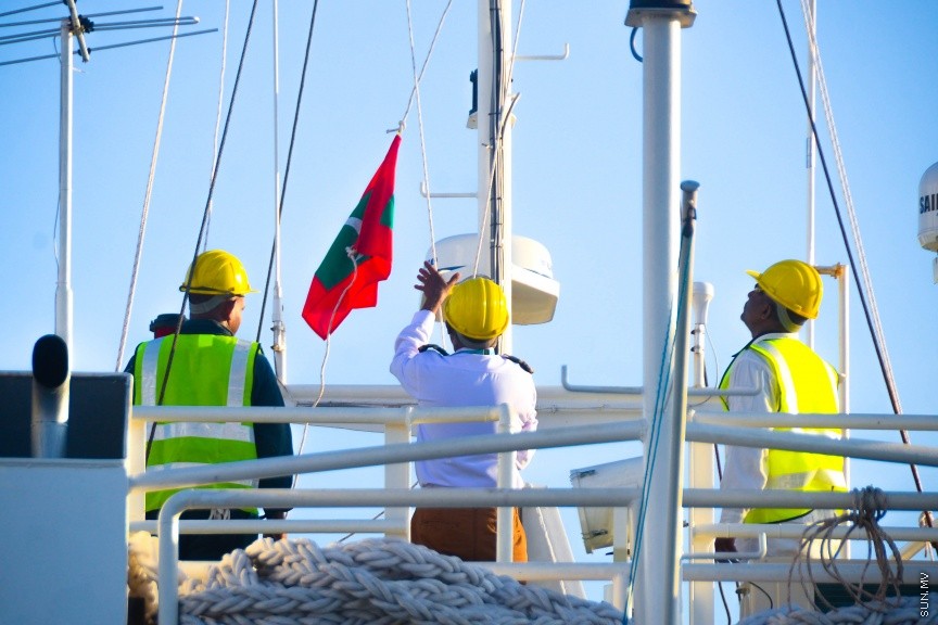  19 ސެޕްޓެމްބަރ 2017: އެމްޓިސީސީގެ ލޮޖިސްޓިކް އޮޕަރޭޝަން އަށް އަލަށް ގެނައި ބާޖާއި ޓަގް ބޯޓް އިފްތިތާހްކުރުން: މިއަދު ތިލަފުށީގައި ބޭއްވި ރަސްމިއްޔާތުގައި ޓަގް ބޯޓާއި ބާޖް އިފްތިތާހް ކޮށްދެއްވީ، އެމްޓީސީސީގެ ސީއީއޯ އިބްރާހިމް ޒިޔަތު---ސަން ފޮޓޯ/ މުހައްމަދު އަފްރާހް