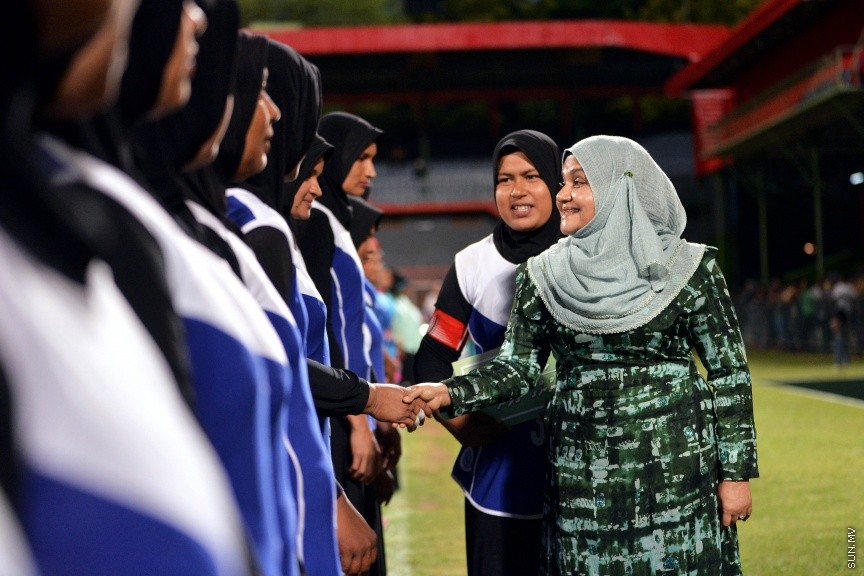 އޮކްޓޯބަރ 27، 2017: ފަސްޓް ލޭޑީ ބަށިބޯޅަ ޗެމްޕިއަންޝިޕްގެ ފައިނަލް މެޗުގެ ތެރެއިން:  ކ. މާފުށި ބަލިކޮށް ޗެމްޕިއަންކަން ހޯދީ ފ. ފީއަލީ ޓީމް -- ސަން ފޮޓޯ/ ފަޔާޒު މޫސާ