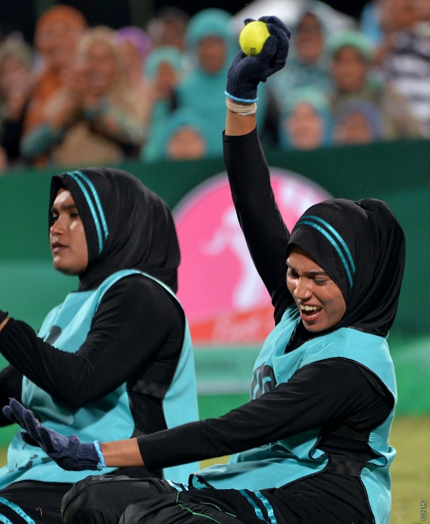 އޮކްޓޯބަރ 27، 2017: ފަސްޓް ލޭޑީ ބަށިބޯޅަ ޗެމްޕިއަންޝިޕްގެ ފައިނަލް މެޗުގެ ތެރެއިން:  ކ. މާފުށި ބަލިކޮށް ޗެމްޕިއަންކަން ހޯދީ ފ. ފީއަލީ ޓީމް -- ސަން ފޮޓޯ/ ފަޔާޒު މޫސާ