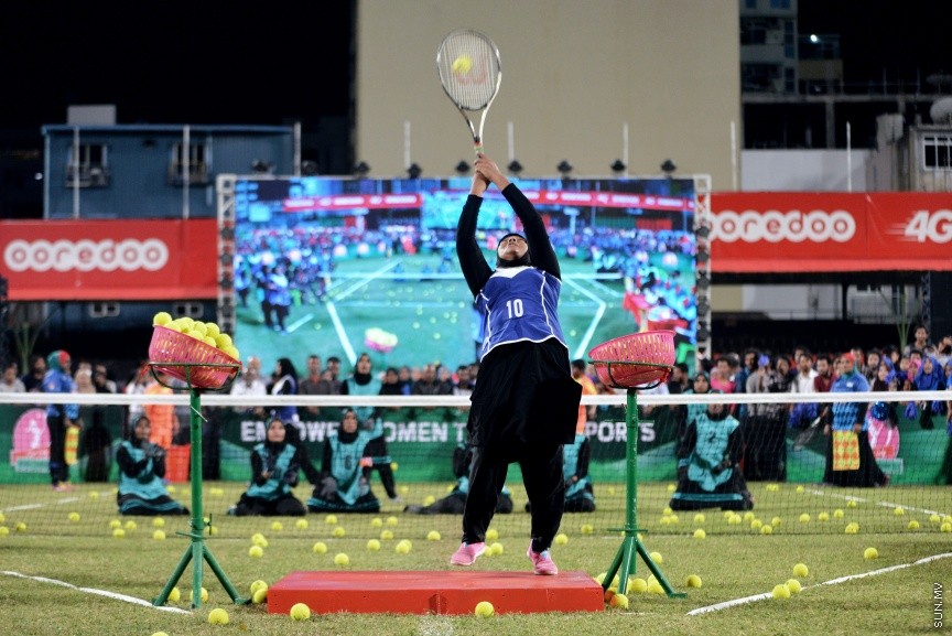 އޮކްޓޯބަރ 27، 2017: ފަސްޓް ލޭޑީ ބަށިބޯޅަ ޗެމްޕިއަންޝިޕްގެ ފައިނަލް މެޗުގެ ތެރެއިން:  ކ. މާފުށި ބަލިކޮށް ޗެމްޕިއަންކަން ހޯދީ ފ. ފީއަލީ ޓީމް -- ސަން ފޮޓޯ/ ފަޔާޒު މޫސާ