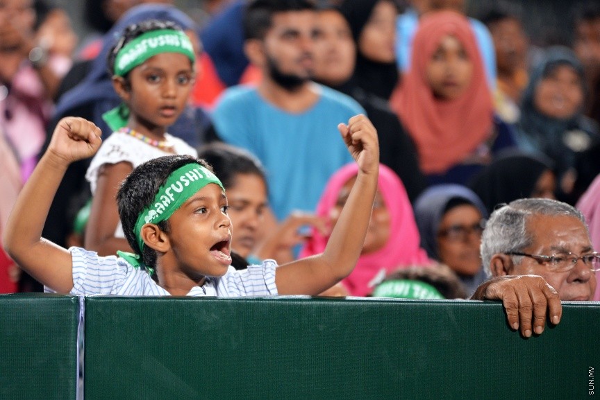 އޮކްޓޯބަރ 27، 2017: ފަސްޓް ލޭޑީ ބަށިބޯޅަ ޗެމްޕިއަންޝިޕްގެ ފައިނަލް މެޗުގެ ތެރެއިން:  ކ. މާފުށި ބަލިކޮށް ޗެމްޕިއަންކަން ހޯދީ ފ. ފީއަލީ ޓީމް -- ސަން ފޮޓޯ/ ފަޔާޒު މޫސާ