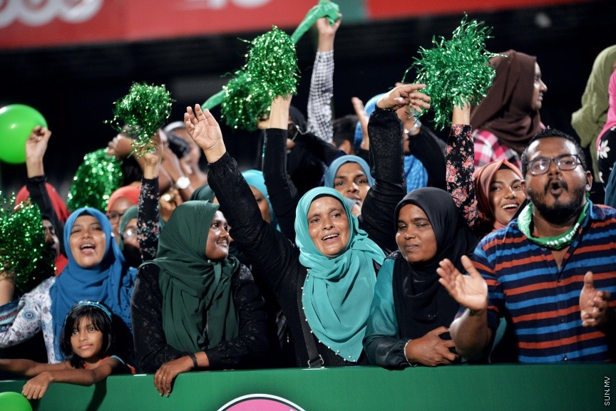 އޮކްޓޯބަރ 27، 2017: ފަސްޓް ލޭޑީ ބަށިބޯޅަ ޗެމްޕިއަންޝިޕްގެ ފައިނަލް މެޗުގެ ތެރެއިން:  ކ. މާފުށި ބަލިކޮށް ޗެމްޕިއަންކަން ހޯދީ ފ. ފީއަލީ ޓީމް -- ސަން ފޮޓޯ/ ފަޔާޒު މޫސާ