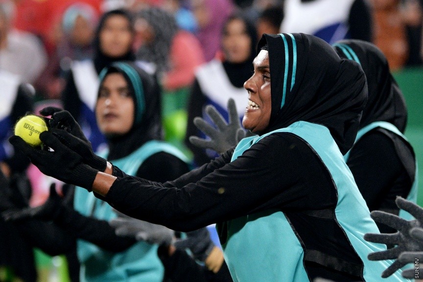 އޮކްޓޯބަރ 27، 2017: ފަސްޓް ލޭޑީ ބަށިބޯޅަ ޗެމްޕިއަންޝިޕްގެ ފައިނަލް މެޗުގެ ތެރެއިން:  ކ. މާފުށި ބަލިކޮށް ޗެމްޕިއަންކަން ހޯދީ ފ. ފީއަލީ ޓީމް -- ސަން ފޮޓޯ/ ފަޔާޒު މޫސާ