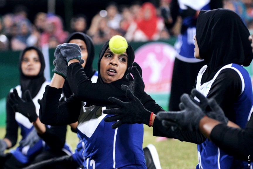 އޮކްޓޯބަރ 27، 2017: ފަސްޓް ލޭޑީ ބަށިބޯޅަ ޗެމްޕިއަންޝިޕްގެ ފައިނަލް މެޗުގެ ތެރެއިން:  ކ. މާފުށި ބަލިކޮށް ޗެމްޕިއަންކަން ހޯދީ ފ. ފީއަލީ ޓީމް -- ސަން ފޮޓޯ/ ފަޔާޒު މޫސާ