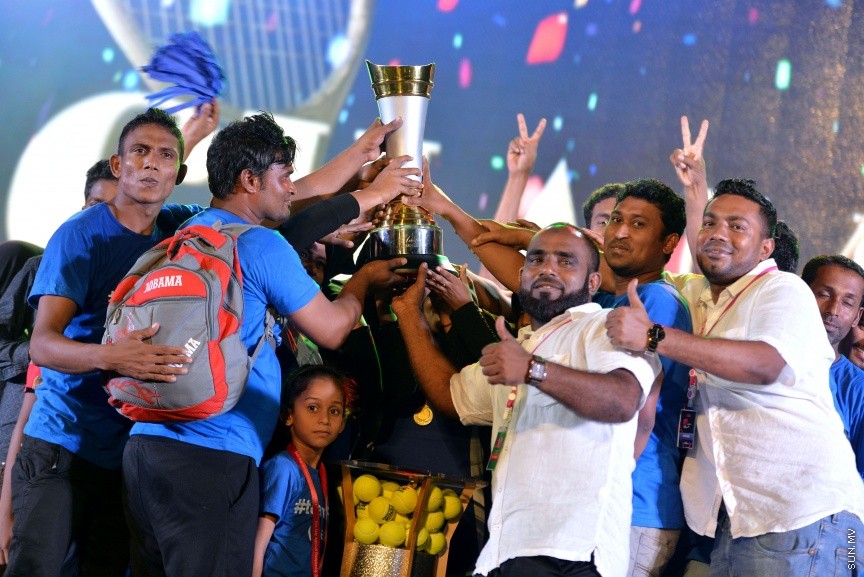 އޮކްޓޯބަރ 27، 2017: ފަސްޓް ލޭޑީ ބަށިބޯޅަ ޗެމްޕިއަންޝިޕްގެ ފައިނަލް މެޗުގެ ތެރެއިން:  ކ. މާފުށި ބަލިކޮށް ޗެމްޕިއަންކަން ހޯދީ ފ. ފީއަލީ ޓީމް -- ސަން ފޮޓޯ/ ފަޔާޒު މޫސާ