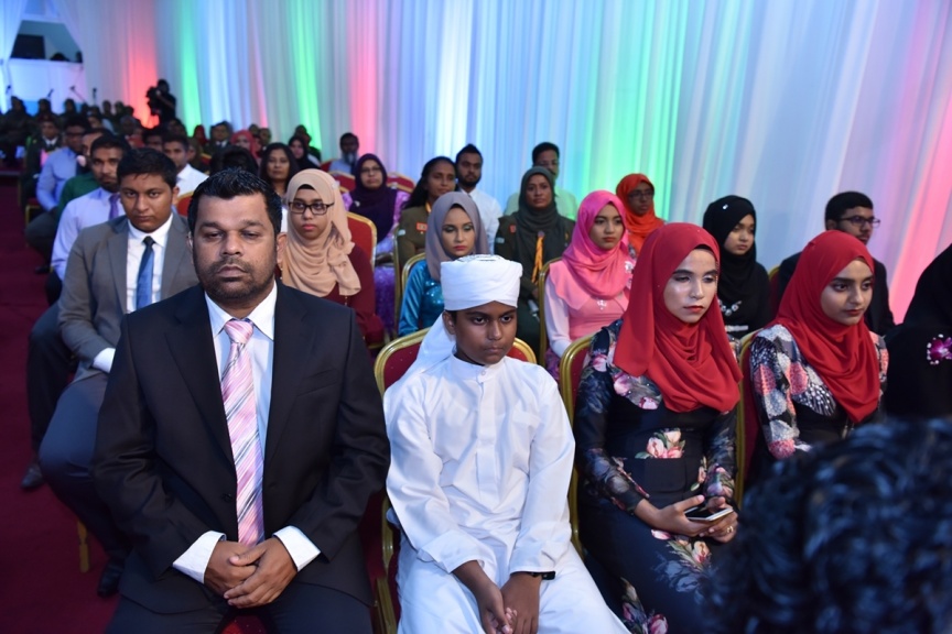 ނޮވެމްބަރ 11، 2017: ޖުމްހޫރީ ދުވަސް ފާހަގަކުރުމަށް ދަރުބާރުގޭގައި ބޭއްވި ޚާއްސަ ޖަލްސާގެ ތެރެއިން -- ފޮޓޯ/ ރައީސް އޮފީސް