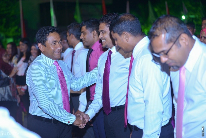 17 ނޮވެމްބަރ 2017: ރައީސް ޔާމިންގެ  ސަރުކާރަށް ހަތަރު އަހަރު ފުރުމުގެ މުނާސަބަތުގައި "ބަހާރެކޭ"ގެ ނަމުގައި ކާނިވާ ސަރަހައްދުގައި ބޭއްވި ޖަލްސާގެ ތެރެއިން---ސަން ފޮޓޯ/ މުހައްމަދު އަފްރާހް 