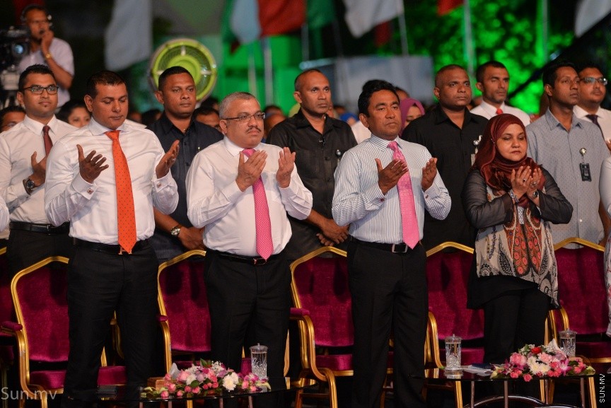 17 ނޮވެމްބަރ 2017: ރައީސް ޔާމިންގެ  ސަރުކާރަށް ހަތަރު އަހަރު ފުރުމުގެ މުނާސަބަތުގައި "ބަހާރެކޭ"ގެ ނަމުގައި ކާނިވާ ސަރަހައްދުގައި ބޭއްވި ޖަލްސާގެ ތެރެއިން---ސަން ފޮޓޯ/ މުހައްމަދު އަފްރާހް 