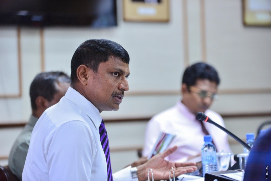 ނޮވެމްބަރ 20، 2017: އަންނަ އަހަރަށް ލަފާކުރާ ބަޖެޓު ދިރާސާ ކުރާ ކޮމެޓީގެ ބައްދަލުވުމުގެ ތެރެއިން: ހިޔާލު ތަފާތުވެ އިދިކޮޅު މެންބަރުން ވަނީ  ކޮމެޓީ ބޮއިކަޓުކޮށް ނިކުމެވަޑައިގެންފަ -- ސަން ފޮޓޯ/ ފަޔާޒު މޫސާ 