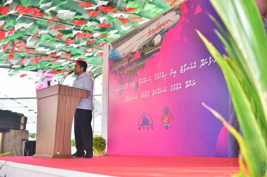 ރައީސުލްޖުމްހޫރިއްޔާ، ށ. ފުނަދޫ އެއަރޕޯޓް ބިން ހިއްކުމުގެ މަސައްކަތުގެ ނިންމުން ފާހަގަކޮށްދެއްވައި، ރަންވޭ އެޅުމުގެ މަސައްކަތް ފަށްޓަވައިދެއްވުން--- ފޮޓޯ/ ރައީސް އޮފީސް
