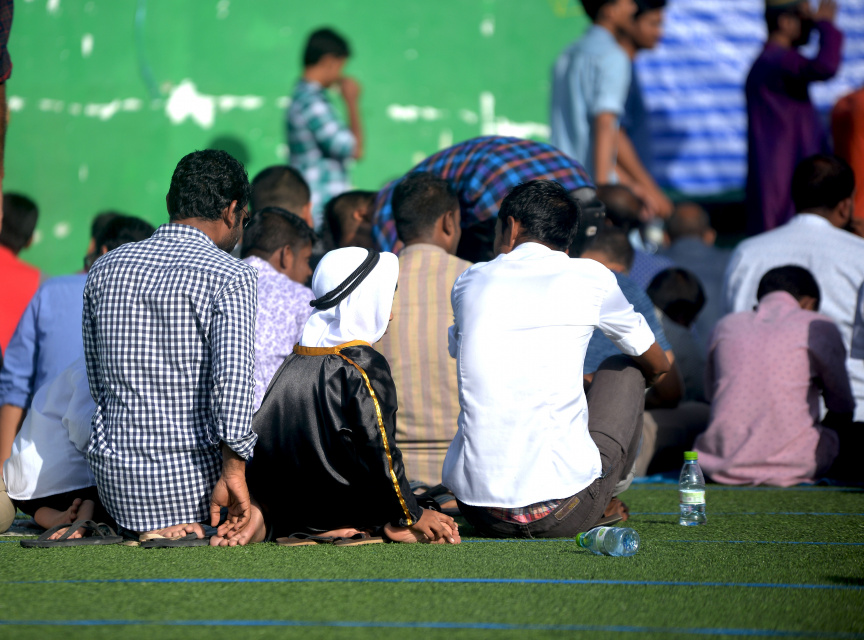 މާލޭގެ ސުޓޭޑިއަމް ސަރަހައްދުގައި ބޮޑު އީދު ނަމާދު ކުރުން-- ސަން ފޮޓޯ/ އަހުމަދު އަވްޝަން އިލިޔާސް