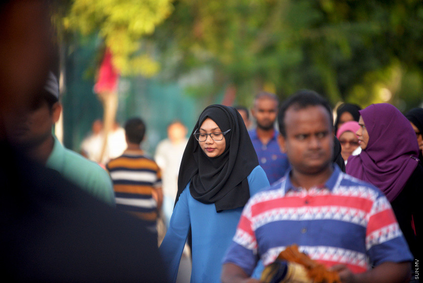 މާލޭގެ ސުޓޭޑިއަމް ސަރަހައްދުގައި ބޮޑު އީދު ނަމާދު ކުރުން-- ސަން ފޮޓޯ/ އަހުމަދު އަވްޝަން އިލިޔާސް