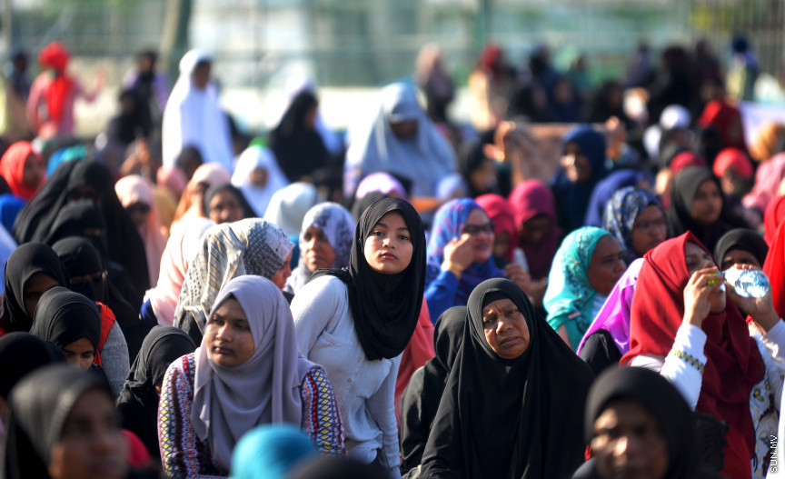 މާލޭގެ ސުޓޭޑިއަމް ސަރަހައްދުގައި ބޮޑު އީދު ނަމާދު ކުރުން-- ސަން ފޮޓޯ/ އަހުމަދު އަވްޝަން އިލިޔާސް