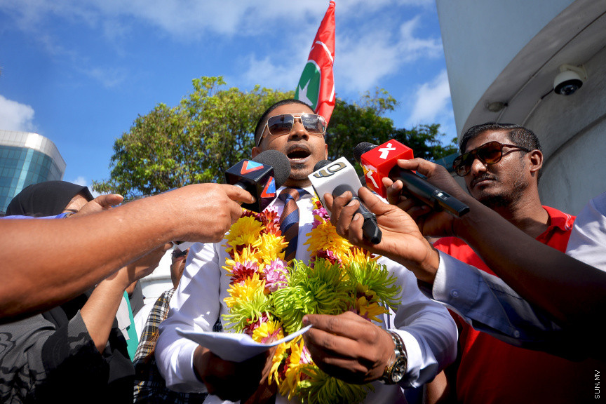 މަހުލޫފު މިނިވަންވެވަޑައި ގަތުމައް ފަހުނޫސް ވެރިން ނާ ބަށްދަލުކުރުން -- ސަން ފޮޓޯ/ އަޙުމަދު އަވްޝަން އިލްޔާސް