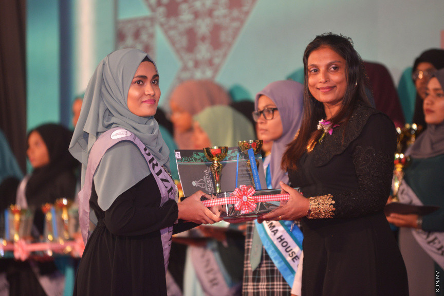 އަހްމަދިއްޔާ އިންޓަނޭޝަނަލް ސްކޫލުގެ އަހަރީ އިނާމު ދިނުމުގެ ޖަލްސާގެ ތެރެއިން-- ސަން ފޮޓޯ: އަހްމަދު އަވްޝަން އިލްޔާސް