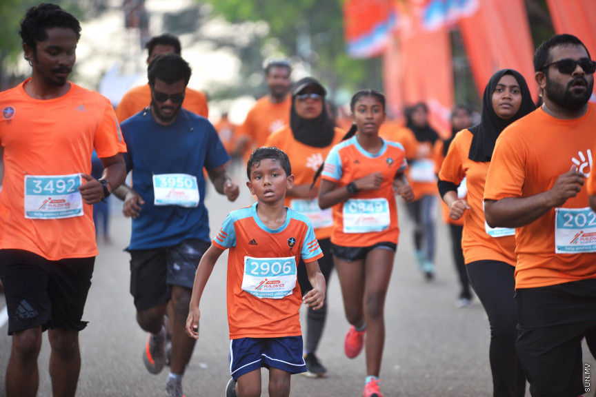 2 ނޮވެންބަރު 2018 : ދިރާގުން ބޭއްވި މިއަހަރުގެ ރޯޑުރޭސްގެ ތެއިން -- ސަން ފޮޓޯ/ އަޙުމަދު އަވްޝަން އިލްޔާސް