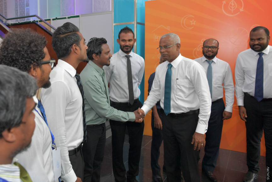 ހަވަލި ޖަމްޢިިއްޔާތަކުގެ ފެއާ އަށް ރައީސުލްޖުމްހޫރިއްޔާ ޒިޔާރަތް ކުރެއްވުން -- ޕޮޓޯ/ ރައީސް އޮފީސް