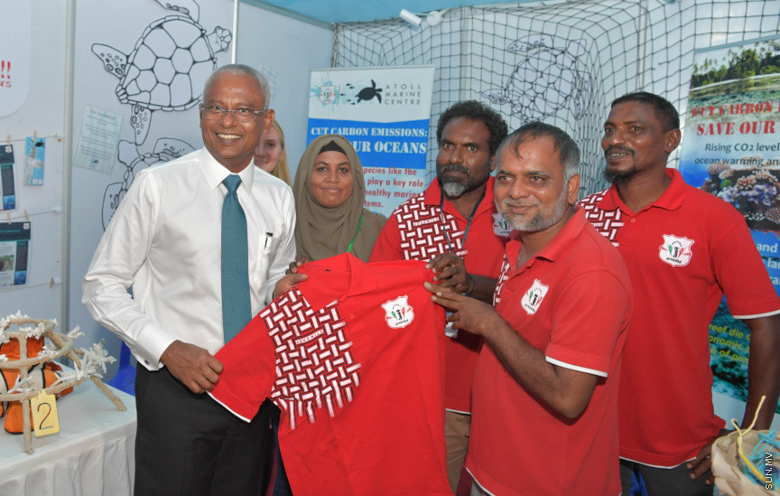 ހަވަލި ޖަމްޢިިއްޔާތަކުގެ ފެއާ އަށް ރައީސުލްޖުމްހޫރިއްޔާ ޒިޔާރަތް ކުރެއްވުން -- ޕޮޓޯ/ ރައީސް އޮފީސް