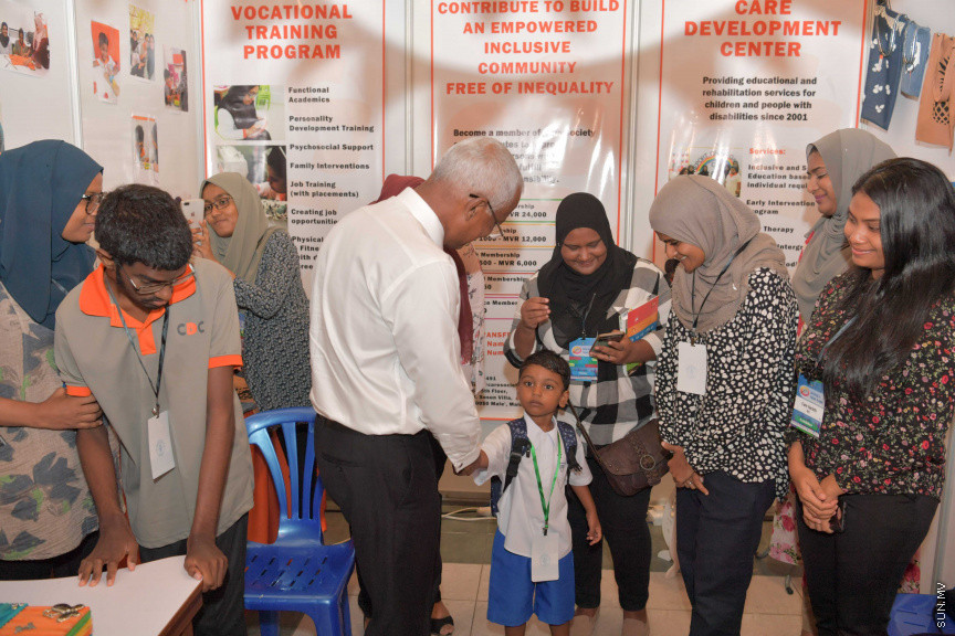 ހަވަލި ޖަމްޢިިއްޔާތަކުގެ ފެއާ އަށް ރައީސުލްޖުމްހޫރިއްޔާ ޒިޔާރަތް ކުރެއްވުން -- ޕޮޓޯ/ ރައީސް އޮފީސް