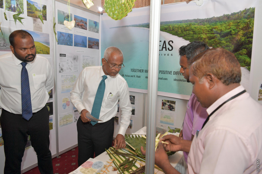 ހަވަލި ޖަމްޢިިއްޔާތަކުގެ ފެއާ އަށް ރައީސުލްޖުމްހޫރިއްޔާ ޒިޔާރަތް ކުރެއްވުން -- ޕޮޓޯ/ ރައީސް އޮފީސް