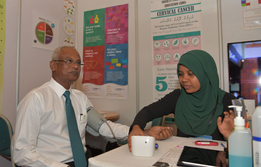 ހަވަލި ޖަމްޢިިއްޔާތަކުގެ ފެއާ އަށް ރައީސުލްޖުމްހޫރިއްޔާ ޒިޔާރަތް ކުރެއްވުން -- ޕޮޓޯ/ ރައީސް އޮފީސް