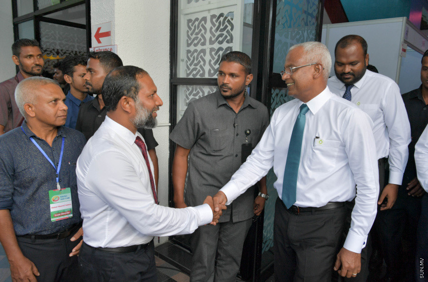 ހަވަލި ޖަމްޢިިއްޔާތަކުގެ ފެއާ އަށް ރައީސުލްޖުމްހޫރިއްޔާ ޒިޔާރަތް ކުރެއްވުން -- ޕޮޓޯ/ ރައީސް އޮފީސް