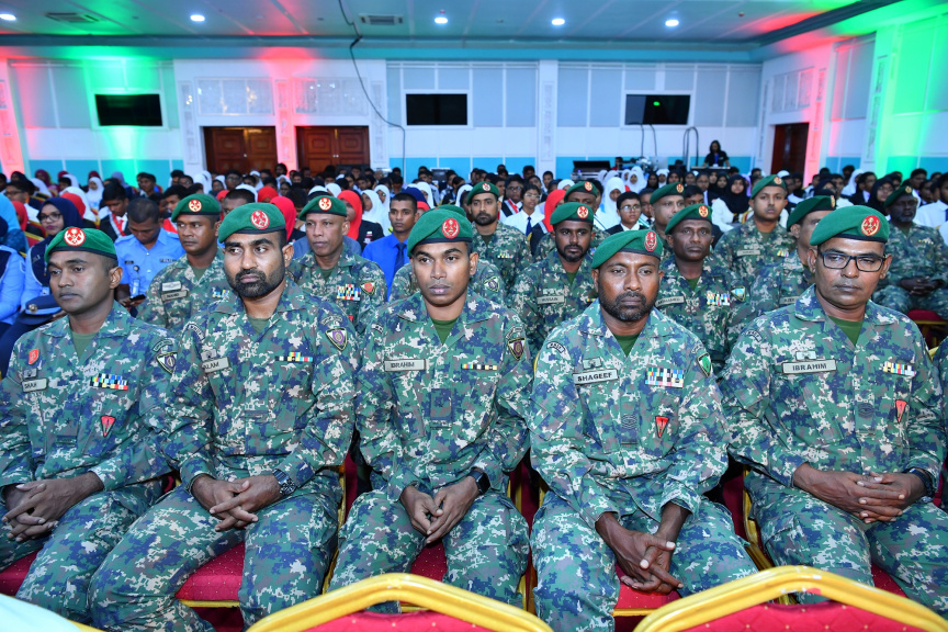 ޝަހީދުންގެ ދުވަހުގެ މުނާސަބަތުގައި ރޭ ބޭއްވި ރަސްމީ ޖަލްސާގެ ތެރެއިން: މިރަސް މިއްޔާތުގައި  ރައީސުލްޖުމްހޫރިއްޔާގެ ނައިބު ބައިވެރިވެ ވަޑައިގެންނެވި -- ފޮޓޯ / ރައީސް އޮފީސް