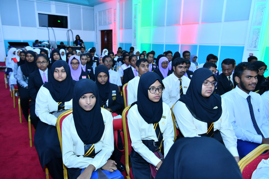 ޝަހީދުންގެ ދުވަހުގެ މުނާސަބަތުގައި ރޭ ބޭއްވި ރަސްމީ ޖަލްސާގެ ތެރެއިން: މިރަސް މިއްޔާތުގައި  ރައީސުލްޖުމްހޫރިއްޔާގެ ނައިބު ބައިވެރިވެ ވަޑައިގެންނެވި -- ފޮޓޯ / ރައީސް އޮފީސް