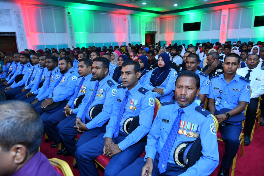 ޝަހީދުންގެ ދުވަހުގެ މުނާސަބަތުގައި ރޭ ބޭއްވި ރަސްމީ ޖަލްސާގެ ތެރެއިން: މިރަސް މިއްޔާތުގައި  ރައީސުލްޖުމްހޫރިއްޔާގެ ނައިބު ބައިވެރިވެ ވަޑައިގެންނެވި -- ފޮޓޯ / ރައީސް އޮފީސް