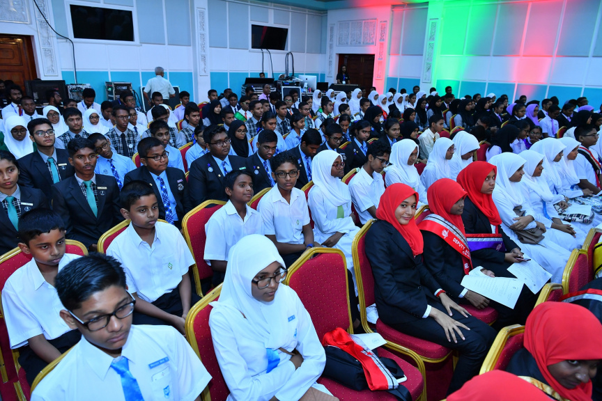 ޝަހީދުންގެ ދުވަހުގެ މުނާސަބަތުގައި ރޭ ބޭއްވި ރަސްމީ ޖަލްސާގެ ތެރެއިން: މިރަސް މިއްޔާތުގައި  ރައީސުލްޖުމްހޫރިއްޔާގެ ނައިބު ބައިވެރިވެ ވަޑައިގެންނެވި -- ފޮޓޯ / ރައީސް އޮފީސް