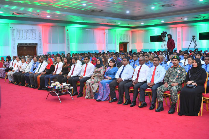 ޝަހީދުންގެ ދުވަހުގެ މުނާސަބަތުގައި ރޭ ބޭއްވި ރަސްމީ ޖަލްސާގެ ތެރެއިން: މިރަސް މިއްޔާތުގައި  ރައީސުލްޖުމްހޫރިއްޔާގެ ނައިބު ބައިވެރިވެ ވަޑައިގެންނެވި -- ފޮޓޯ / ރައީސް އޮފީސް