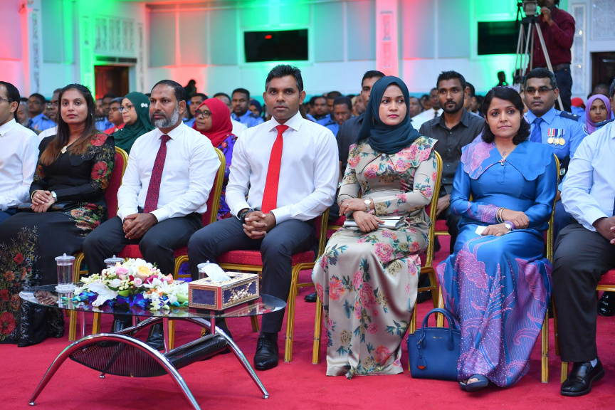 ޝަހީދުންގެ ދުވަހުގެ މުނާސަބަތުގައި ރޭ ބޭއްވި ރަސްމީ ޖަލްސާގެ ތެރެއިން: މިރަސް މިއްޔާތުގައި  ރައީސުލްޖުމްހޫރިއްޔާގެ ނައިބު ބައިވެރިވެ ވަޑައިގެންނެވި -- ފޮޓޯ / ރައީސް އޮފީސް