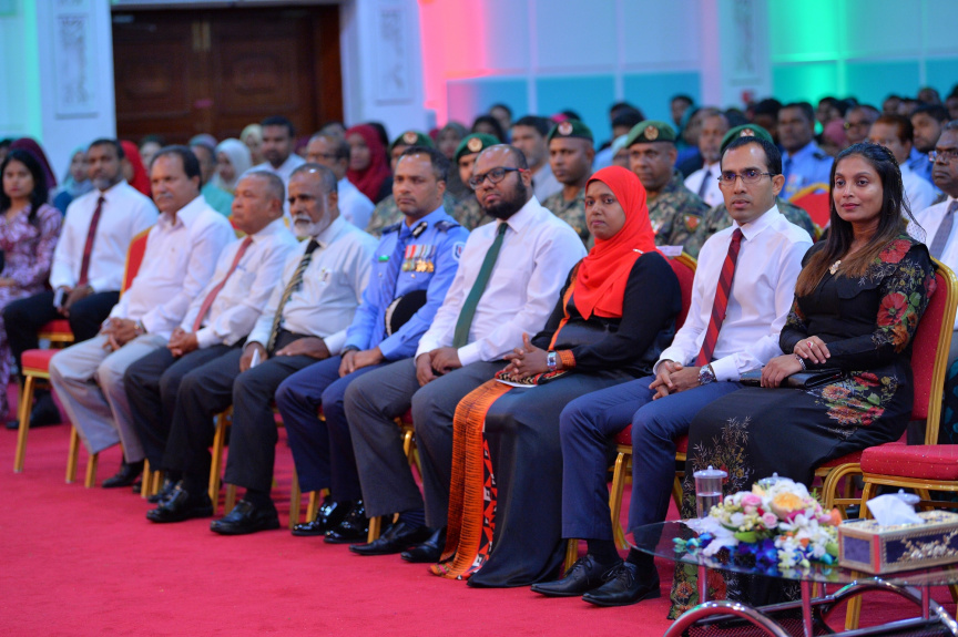 ޝަހީދުންގެ ދުވަހުގެ މުނާސަބަތުގައި ރޭ ބޭއްވި ރަސްމީ ޖަލްސާގެ ތެރެއިން: މިރަސް މިއްޔާތުގައި  ރައީސުލްޖުމްހޫރިއްޔާގެ ނައިބު ބައިވެރިވެ ވަޑައިގެންނެވި -- ފޮޓޯ / ރައީސް އޮފީސް