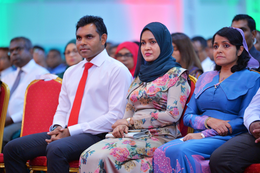 ޝަހީދުންގެ ދުވަހުގެ މުނާސަބަތުގައި ރޭ ބޭއްވި ރަސްމީ ޖަލްސާގެ ތެރެއިން: މިރަސް މިއްޔާތުގައި  ރައީސުލްޖުމްހޫރިއްޔާގެ ނައިބު ބައިވެރިވެ ވަޑައިގެންނެވި -- ފޮޓޯ / ރައީސް އޮފީސް